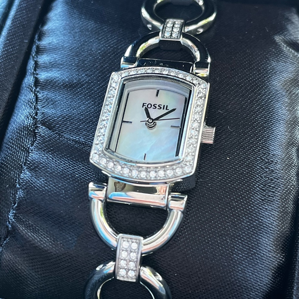 New Fossil Mother of Pearl Faced Silver Link Bracelet Watch